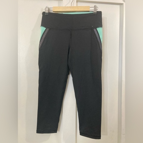 VICTORIA’S Secret Sport VSX knockout by Victorias secret capri work out pants M - Picture 1 of 9
